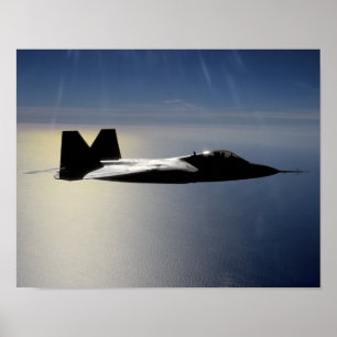 Ein F/A-22 Raptor fliegt eine Ausbildungsmission 2 Poster