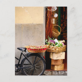 Ein Fahrrad vor einer italienischen Ladenfront Postkarte