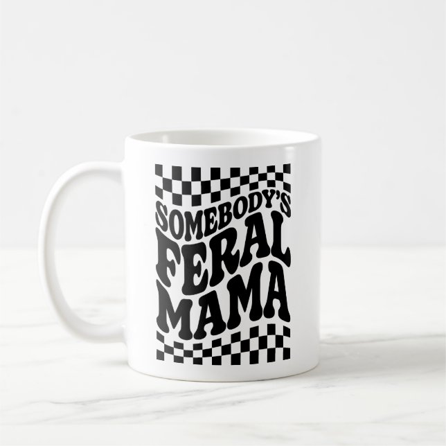 Ein Familiengeschenk von Feral Mama Funny Kaffeetasse (Links)