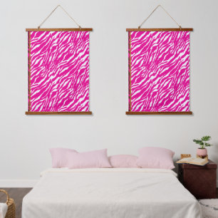 Ein faszinierendes Blumenmuster in Rosa und Weiß, Wandteppich Mit Holzrahmen