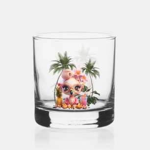 Ein Flamingo in einem tropischen Paraise Whiskyglas