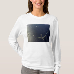 Ein Flugzeug 2 der US-Luftwaffe B-52 T-Shirt