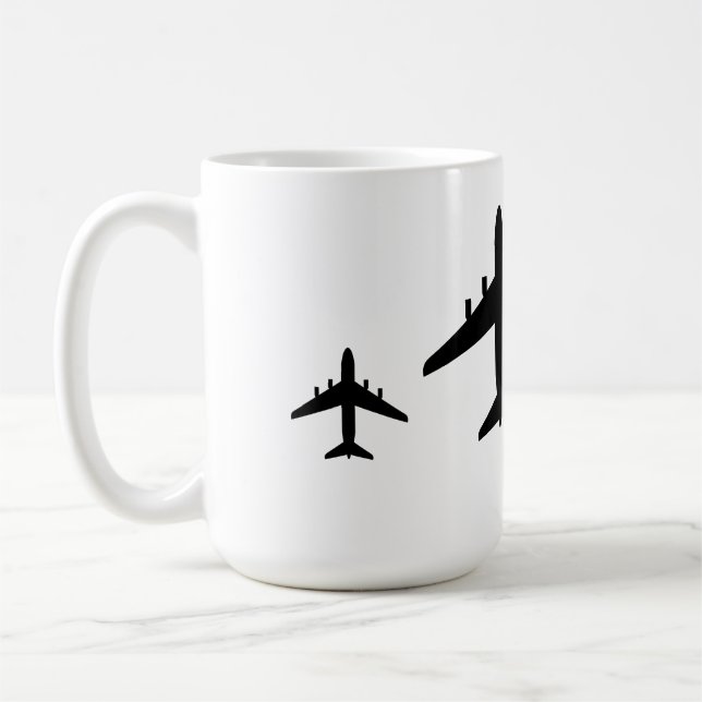 "Ein Flugzeug bei starkem Wind abheben." Kaffeetasse (Links)