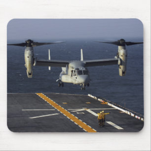 Ein Flugzeug des Osprey V-22 bereitet vor sich zu Mousepad