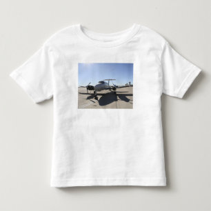 Ein Flugzeug UC-12F Königs Air Kleinkind T-shirt