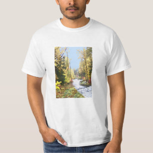 Ein Fluss läuft durch ihn T-Shirt