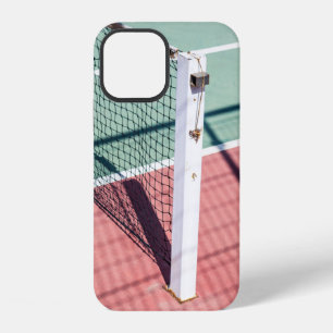 EIN FOKUSSIERTER SCHUSS AUF EINEN PFOSTEN AUF EINE iPhone 12 HÜLLE