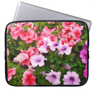 Ein Foto der Natur ist eine wunderschöne Petunia-B Laptopschutzhülle