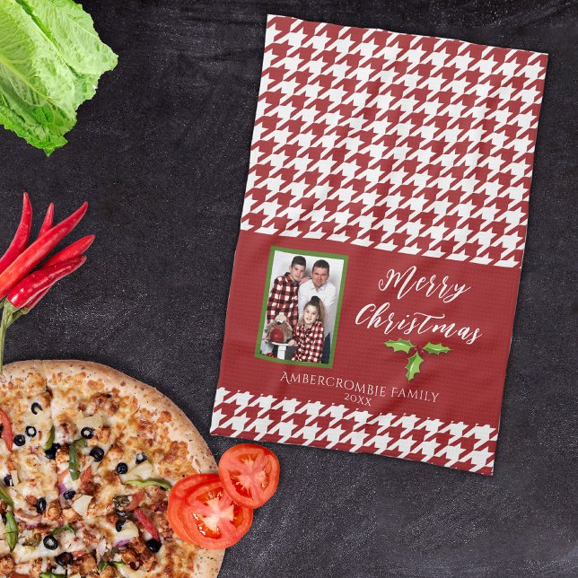 Ein Foto Holiday Rot und Weiß Hahnentrittmuster Geschirrtuch (Cute red houndstooth kitchen towel for your holiday display or to offer as gifts.)