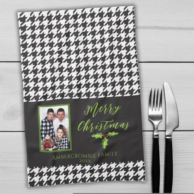 Ein Foto Schwarz-Weiß-Hahnentrittmuster Geschirrtuch (Black houndstooth Christmas kitchen towel for a great holiday gift, or display in your home.)