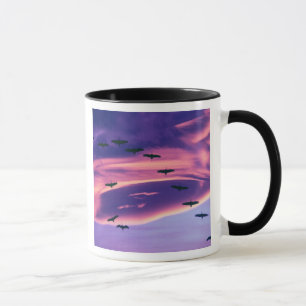 Ein Fotocomposite von Sandhill-Kranichen im Flug Tasse