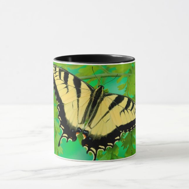 Ein Frack-Schmetterling-Landing Tasse (Zentrum)