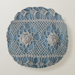 Ein Fragment eines breiten Spachtels enthält klein Rundes Kissen