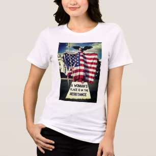 Ein Frauenplatz ist in der Resistenz Tri-Blend Shirt