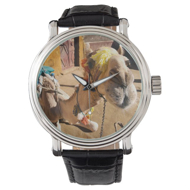 Ein freundliches Kamel erwartet seinen nächsten Fa Armbanduhr (Vorderseite)