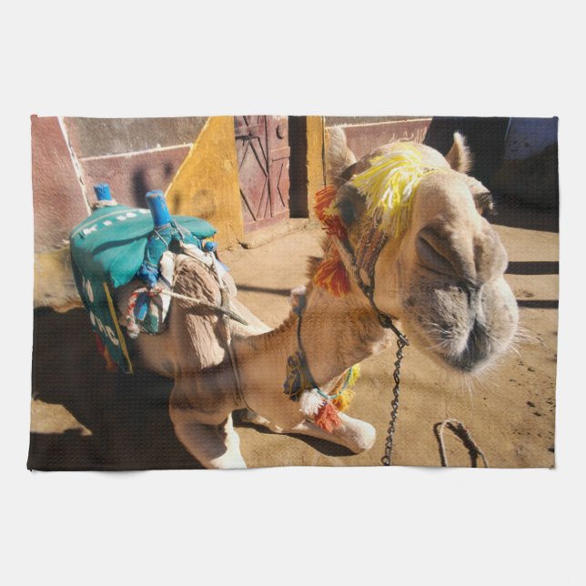 Ein freundliches Kamel erwartet seinen nächsten Fa Handtuch (Horizontal)