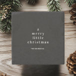 "Ein fröhliches kleines Weihnachtsschwarz und Weiß Steinuntersetzer<br><div class="desc">"Fügen Sie Ihrem Urlaubsstil eine Touch Eleganz hinzu mit diesem A Merry Little Christmas Black and White Minimalistic Stone Untersetzer. Dieser Untersetzer mit seinem schlichten, aber stilvollen Schwarz-Weiß-Design eignet sich perfekt für moderne und minimalistische Räumlichkeiten. Ideal für Ferien-Ansammlungen, macht es ein nachdenkliches und elegantes Geschenk oder eine raffinierte Ergänzung zu...</div>