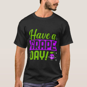 Ein Fruchtanhänger für den Weintrauben T-Shirt