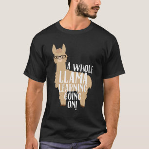 Ein ganzes Lama, welches das Gehen auf Referendare T-Shirt