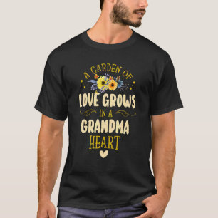 Ein Garten der Liebe wächst in einem Oma Heart Gra T-Shirt