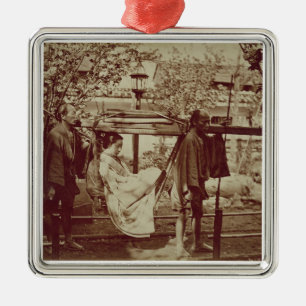 Ein Geisha, der herein einer Sänfte (Sepia-, Silbernes Ornament