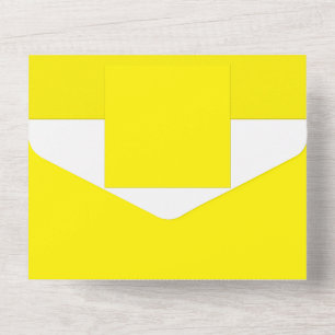 ein gelber Hintergrund mit schwarzer Umrandung All In One Einladung