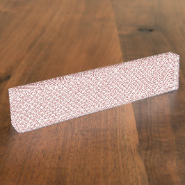 Ein gemusterter Teppich mit roten und braunen Moti Namensplakette