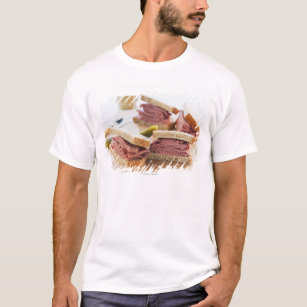 Ein geschmackvolles Sandwich T-Shirt