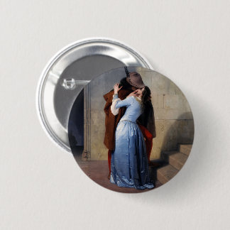 Ein gestohlener Moment: Ein Kuss durch das Button 