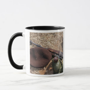 Ein Gewehr, Militär bedecken und Kantine Tasse