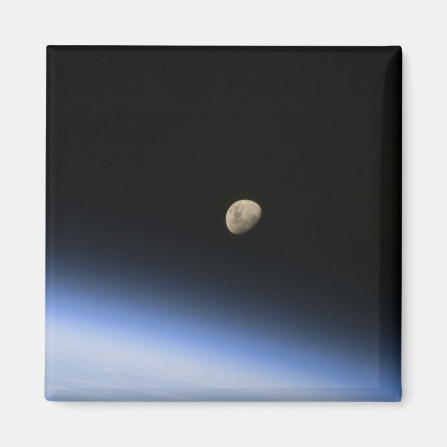 Ein giftiger Mond über der Erdatmosphäre 2 Magnet (Vorne)