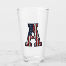 Ein Glas mit einem Motiv aus amerikanischer Flagge