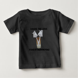 Ein Glas valentiner Ruhe. Baby T-shirt