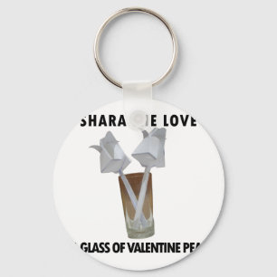Ein Glas Valentinsfrieden. Schlüsselanhänger