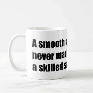 Ein glattes Meer hat nie zu einem erfahrenen Segle Kaffeetasse