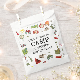 Ein glücklicher Camper-Jungen-Geburtstag Geschenktütchen