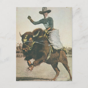 Ein glücklicher Cowboy auf einem bockenden Büffel. Postkarte