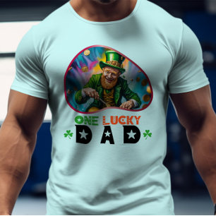 Ein glücklicher Vater - Leprechauns Scavenger-Jagd T-Shirt