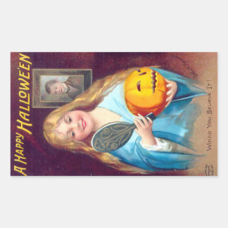Ein glückliches Halloween-Girl, das sich das Haar Rechteckiger Aufkleber