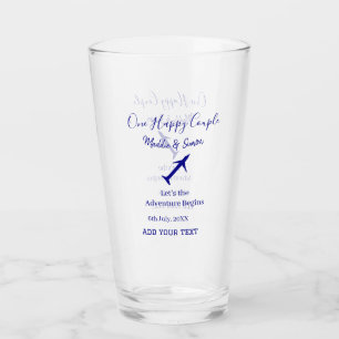 Ein glückliches Paar - Abenteuer beginnt Hochzeit Glas
