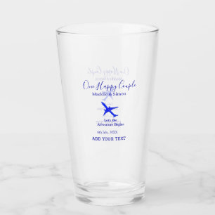 Ein glückliches Paar, lasst das Abenteuer Hochzeit Glas