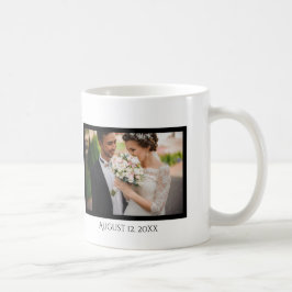 Ein glückliches Typ Foto mit Date Typografy Coffee Kaffeetasse