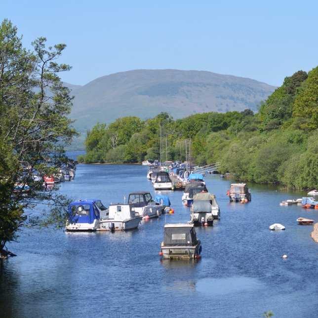 Ein goldener Sonnenuntergang über der Seepromenade Postkarte (River Leven Scotland
)
