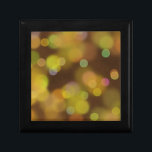 Ein goldenes Weihnachtsmuster auf dem Braun Erinnerungskiste<br><div class="desc">Ein goldenes Weihnachtsmuster auf dem Braun wird Ihren Urlaub noch angenehmer machen. Dieses Design erfasst das Gefühl,  von hunderten von bunten Lichtern umgeben zu sein Alle Rechte vorbehalten ln</div>
