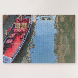 Ein Gondelboot auf einem Kanal von Venedig, Italie Puzzle