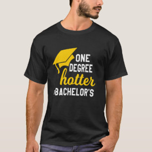 Ein Grad heißer lustiger College Bachelor-Abschlus T-Shirt
