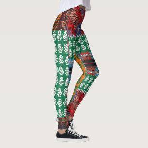 ein grün-schwarzes Muster mit einem Baum in der Mi Leggings