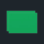 ein grüner Hintergrund mit Einladung<br><div class="desc">Das Design ist ein großes,  blaues Quadrat mit einer weichen Textur und einem tiefen Blau. Die Farbe ist beruhigend und beruhigend,  was ein Gefühl der Ruhe und Ruhe hervorruft. Die blaue Farbe erinnert an den Ozean oder an einen klaren blauen Himmel,  der Gefühle der Ruhe und Entspannung hervorruft.</div>