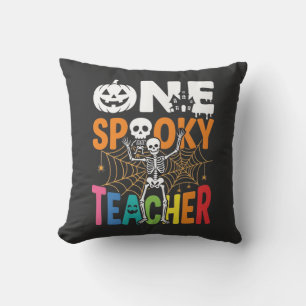 Ein gruseliger Halloween-Lehrer-Design_1 Kissen