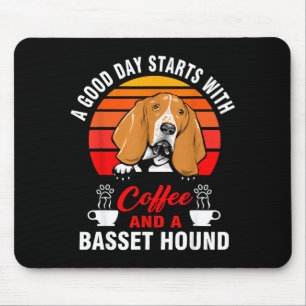 Ein guter Tag beginnt mit Kaffee und einem Basset Mousepad